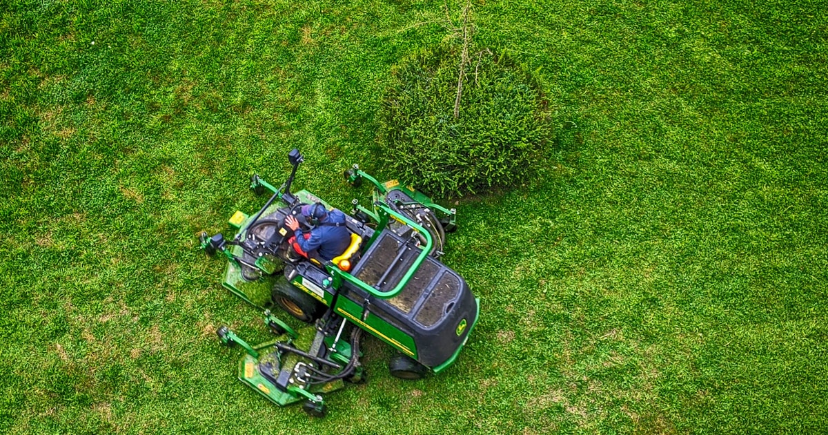 Electric vs. Gas Lawn Mowers: Which Is Right for Your Yard?